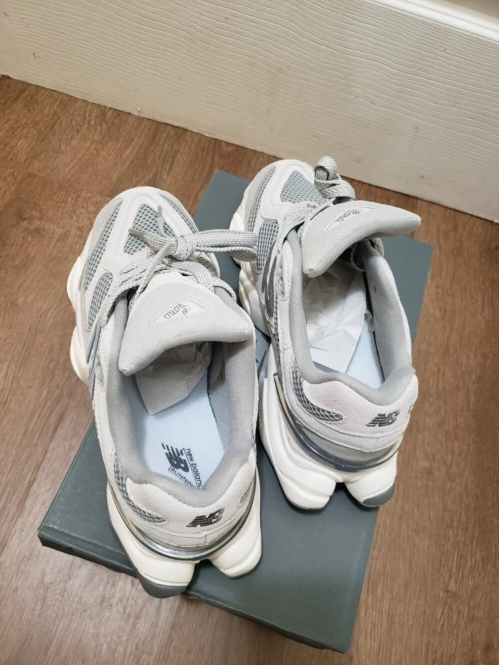 New Balance 9060 Rain Cloud Sneakers Women's US 6.5 - Picture 7 of 8